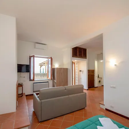 Lady Elena Conca dei Marini