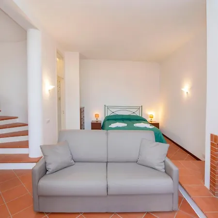 Lady Elena Conca dei Marini